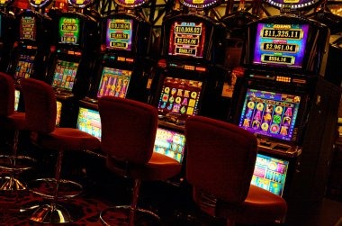 kampleng hk platform interface showing sportsbook, live-dealer, and slots game categories
